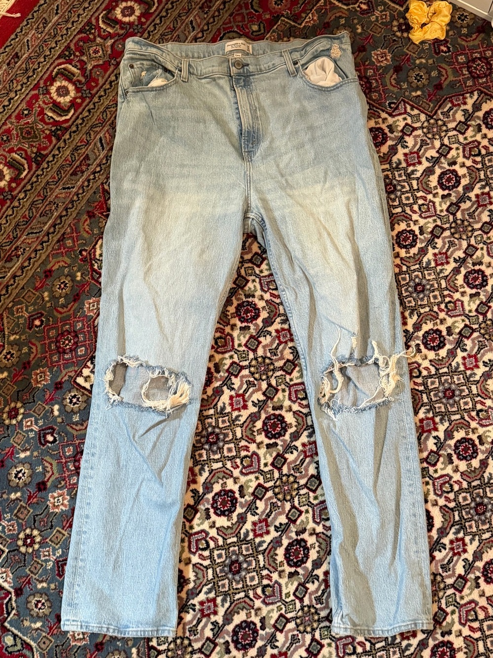 Abercrombie & Fitch The 90’s Straight Ultra High Rise Jeans